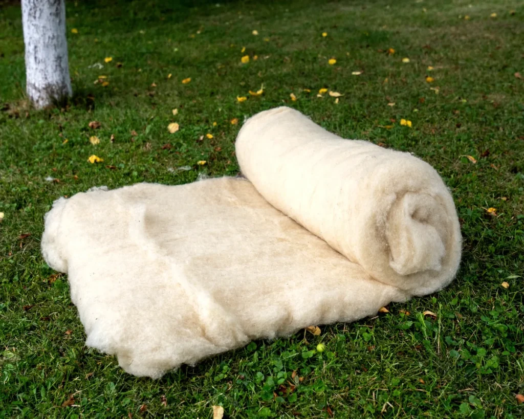 Izolație Wool Wrap din lână de oaie, în rolă, pentru termoizolație